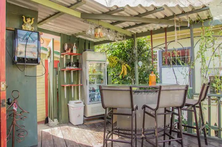 One32 Guesthouse Bejeweled Kingston Extérieur photo