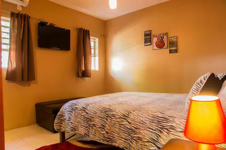One32 Guesthouse Bejeweled Kingston Extérieur photo